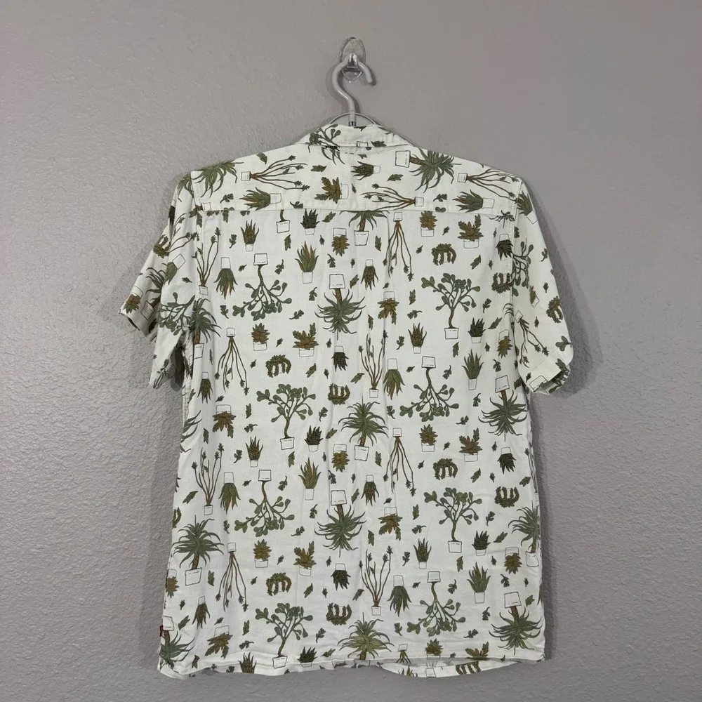 Levi's Men's Size M Cubano Cream‎ Plant Relaxed Fit Button Up Shirt 72625-0028